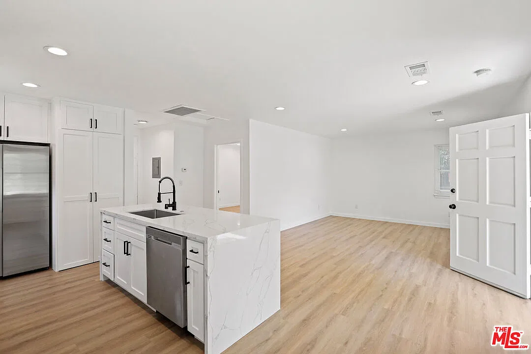 1 bed, 1.0 bath, 1000 sqft, $3,595 — Photo 2