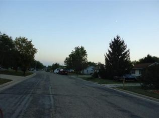 90 Countryside Dr, Evansville, WI 53536