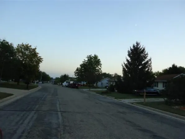 90 Countryside Dr, Evansville, WI 53536