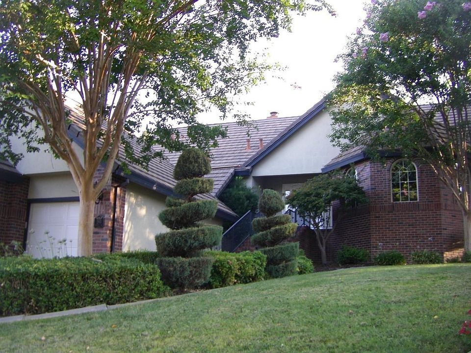 Gorgeous Briggs Ranch area home in Folsom. The owner has already done the majority of the updating so this home is turnkey. Extra features include the domed windows, brick faÃ§ade, tile roof and brick walk-way and stairs, not to mention the 3 car garage.