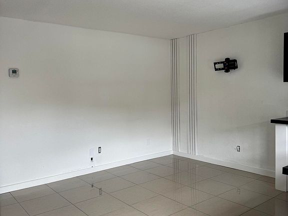 3rd image of 340 NW 19th St APT 200