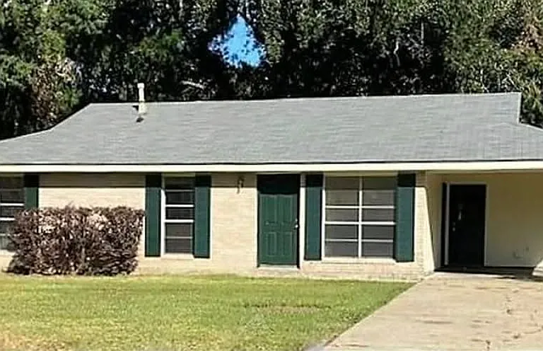 1200 Dulles Dr — Photo 1