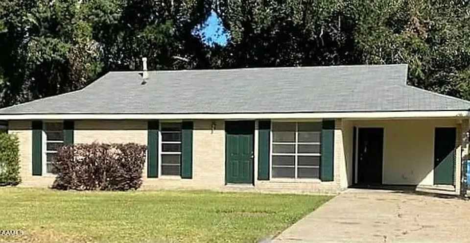 1200 Dulles Dr