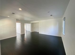 23050 Mariano St, Woodland Hills, CA 91367