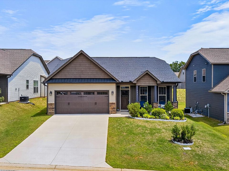 1st image of 541 Chantry Ln