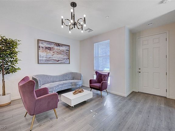 3rd image of 712 Cottonwood Hill Pl