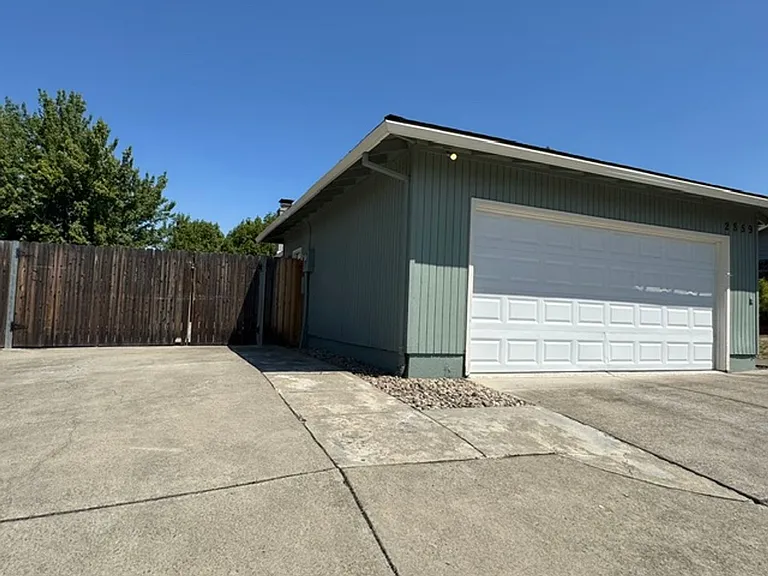2859 Cedar Links Dr — Photo 22