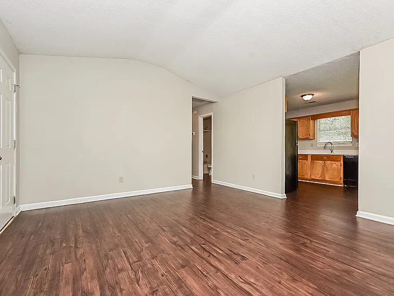 68 Hampton Oaks Dr — Photo 3