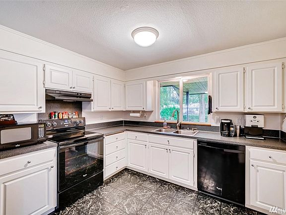 5th image of 4401 131st Pl NE