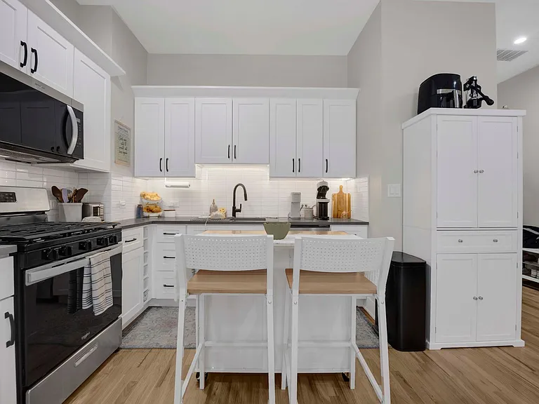 4437 N Broadway St #2R — Photo 6