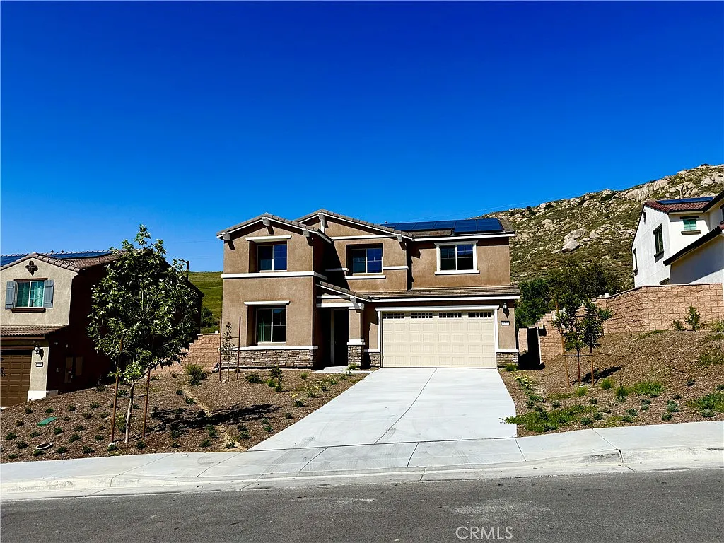 6 bed, 2824 sqft, $850 — Photo 1