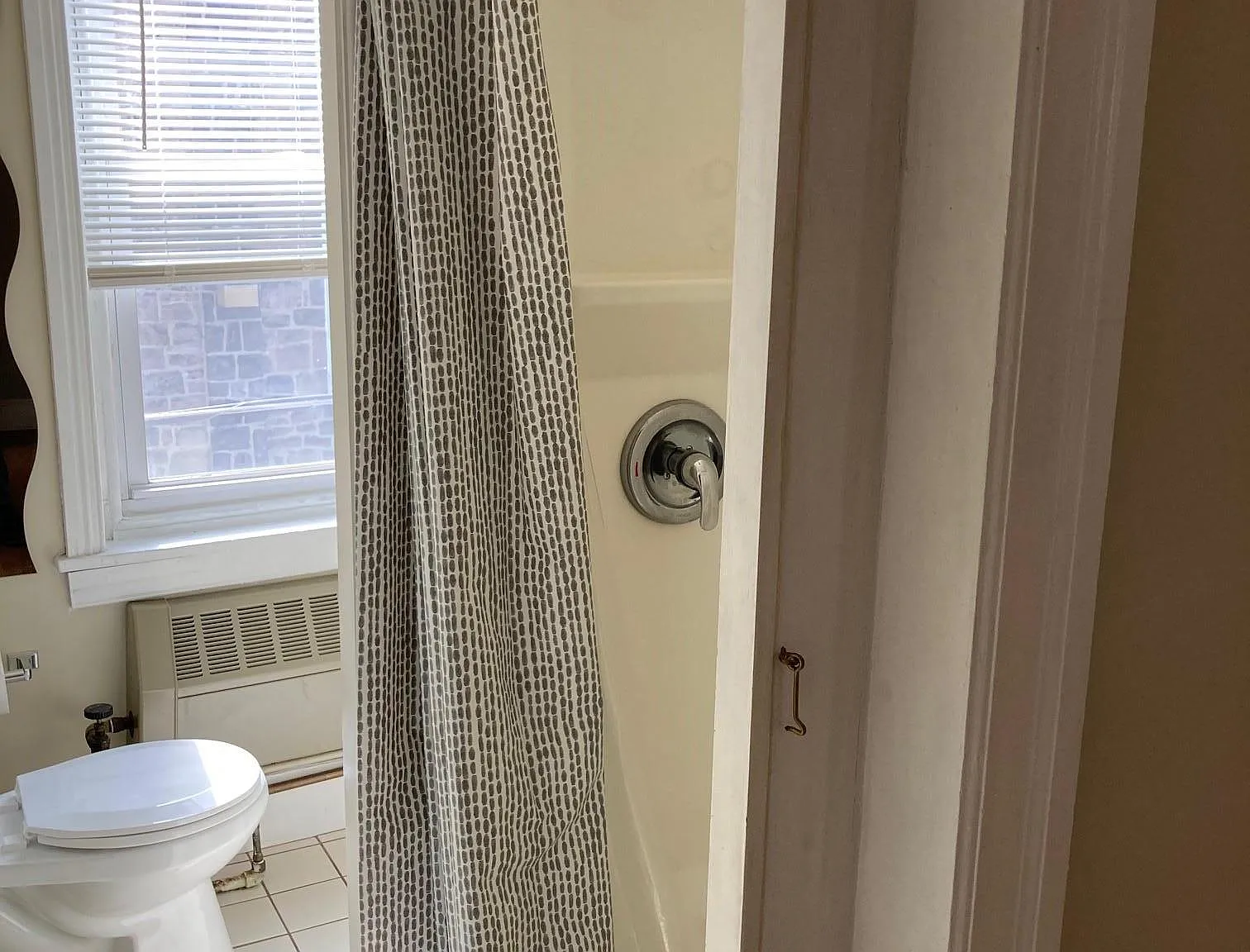 2418 E Allegheny Ave — Photo 3