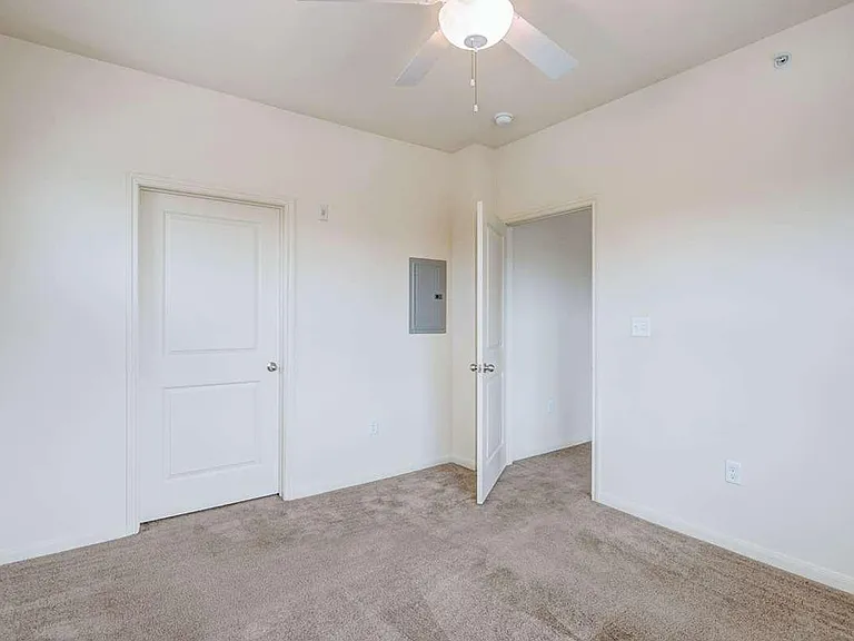 William Cannon Apartments — Photo 10