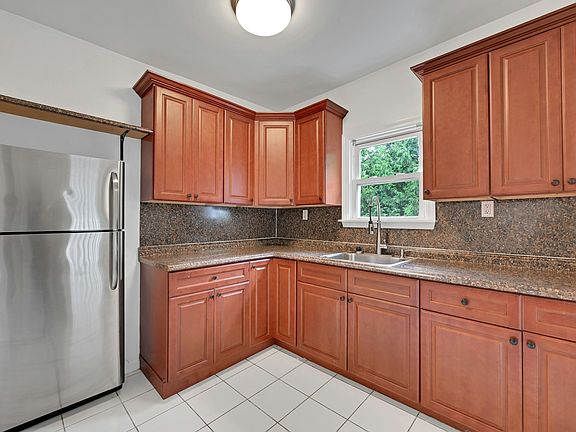 3rd image of 28 Sterling Pl APT 3