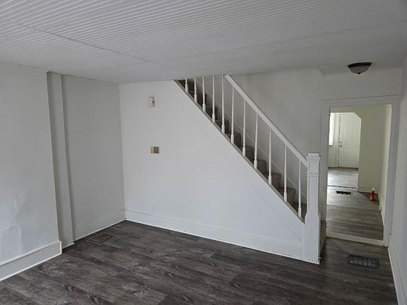 3rd image of 1104 Lancaster Ave