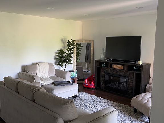 5th image of 37423 Clubhouse Dr