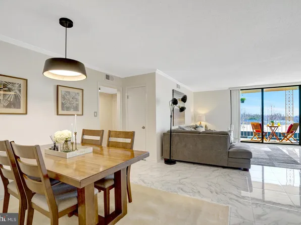 3113 Patrick Henry Dr APT 533, Falls Church, VA 22044