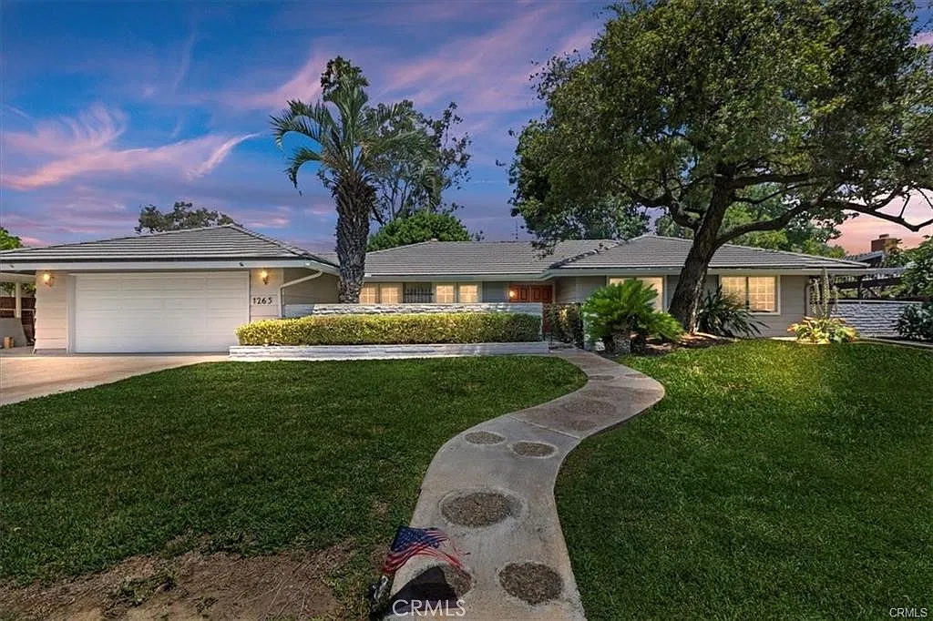 3 bed, 1995 sqft, $3,750 — Photo 1