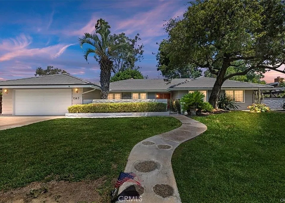 1265 Country Club Dr