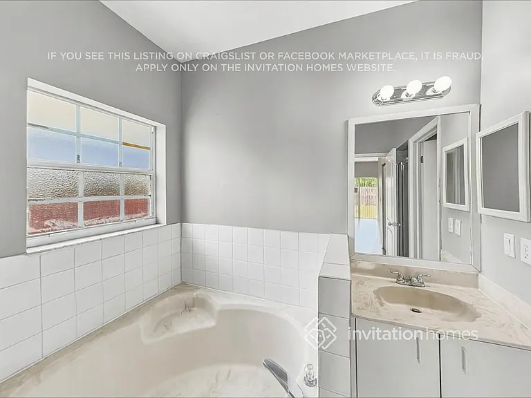 9191 SW 212th Ter — Photo 8