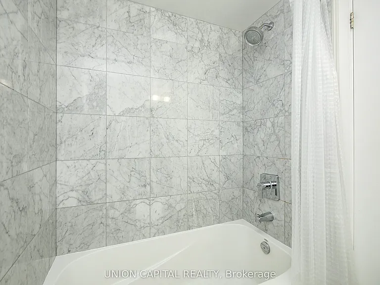 12 York St #501 — Photo 14