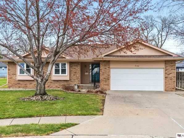9102 Grove Ct, La Vista, NE 68128