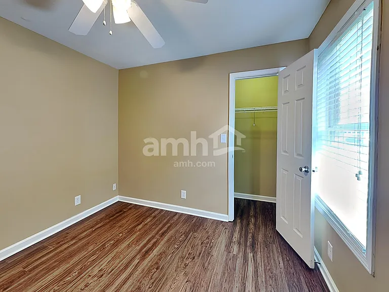 1004 Hendricks Ct — Photo 13