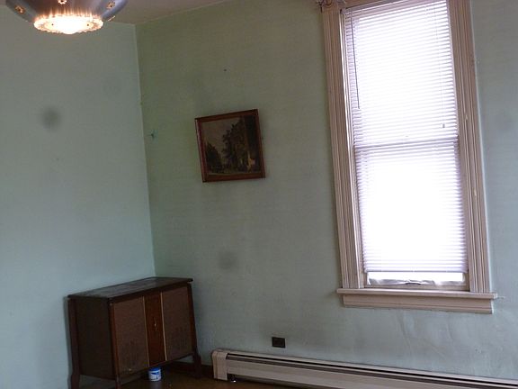 4th image of 55063 Maple Ave