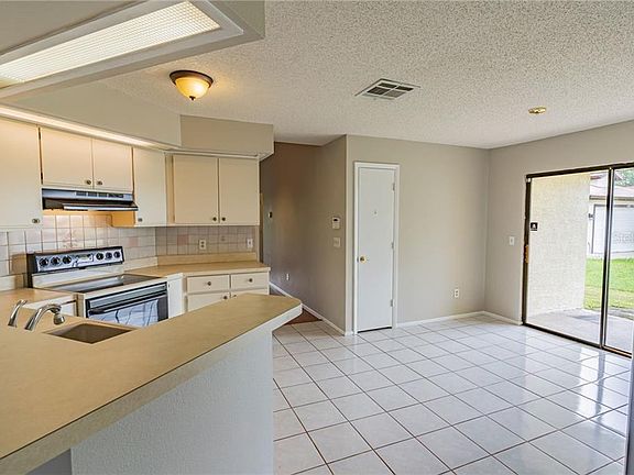 5th image of 13137 Dallas Woods Ln
