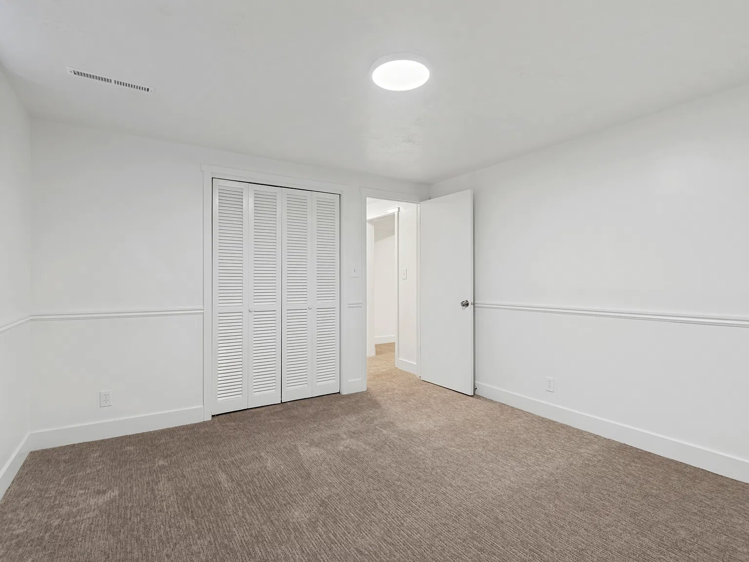 5 bed, 2049 sqft, $775 — Photo 4