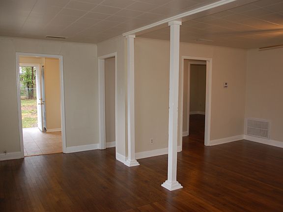 3rd image of 3309 Townsend Dr