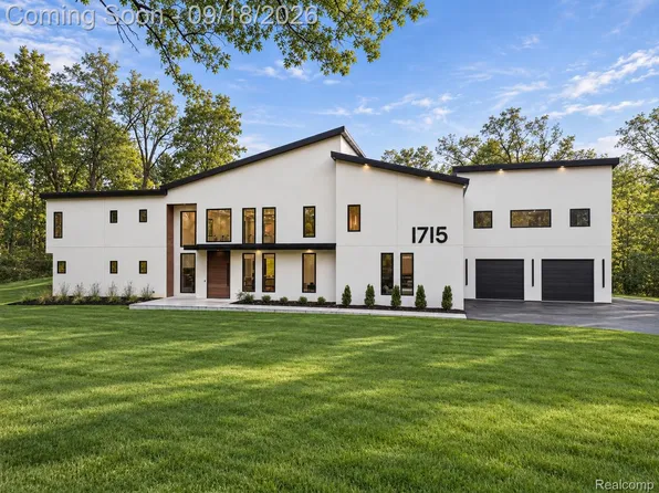 1715 Lone Pine Rd, Bloomfield Hills, MI 48302