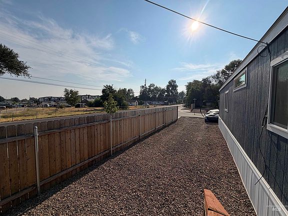 2nd image of 370 W 12th S #28