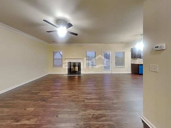 5th image of 985 Donington Cir