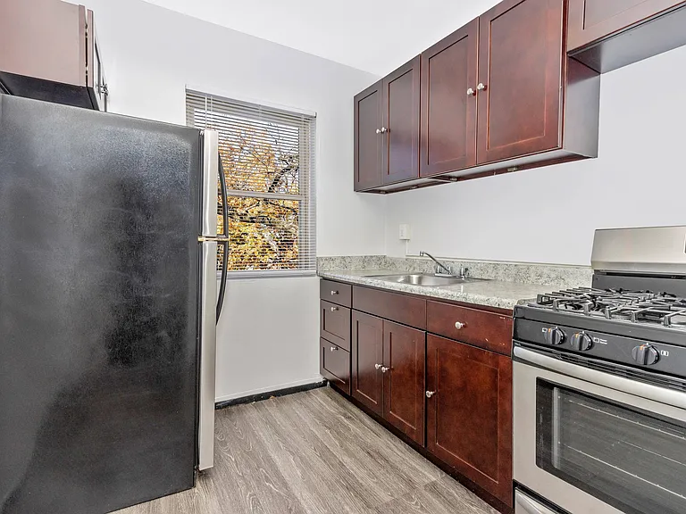 Emerald Apartments — Photo 12