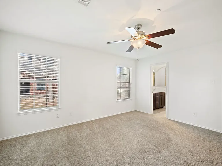1013 Lucy Ln — Photo 24