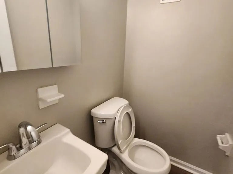 828 Spencer Ct — Photo 2