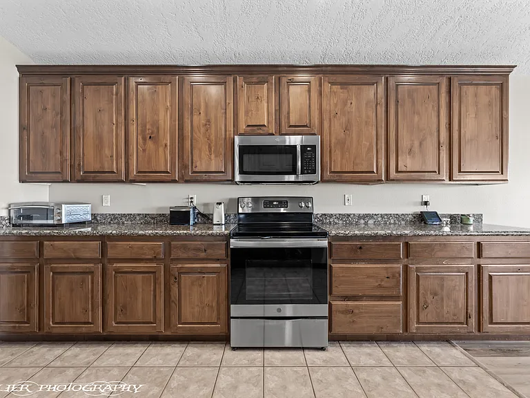 241 Palmer Ln — Photo 17
