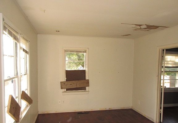2nd image of 10412 E 15th St