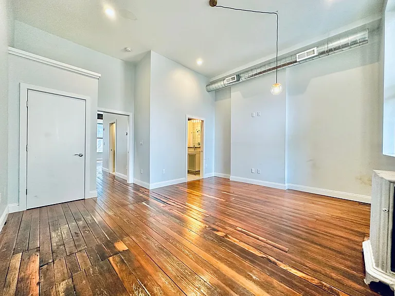 841 Chapel St — Photo 11
