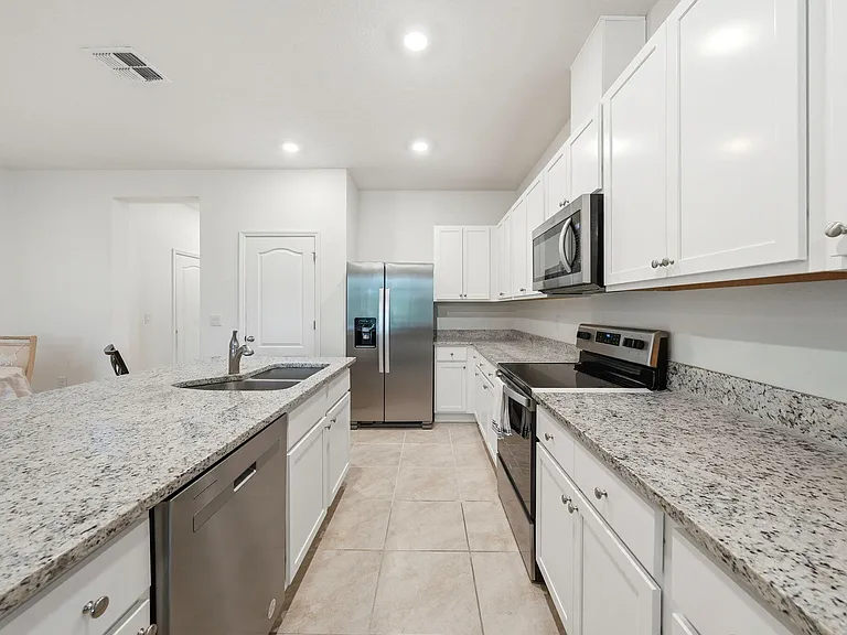 986 Lido Dr — Photo 3