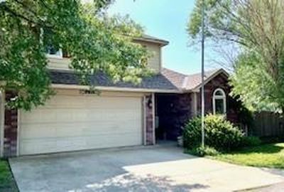 2916 Meadow Dr, Lawrence, KS, 66047