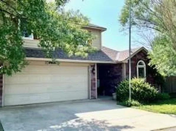 2916 Meadow Dr, Lawrence, KS 66047