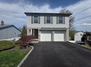 194 8th St, Cresskill, NJ 07626