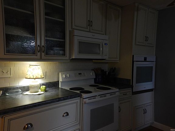 2nd image of 930 N Chandler Dr