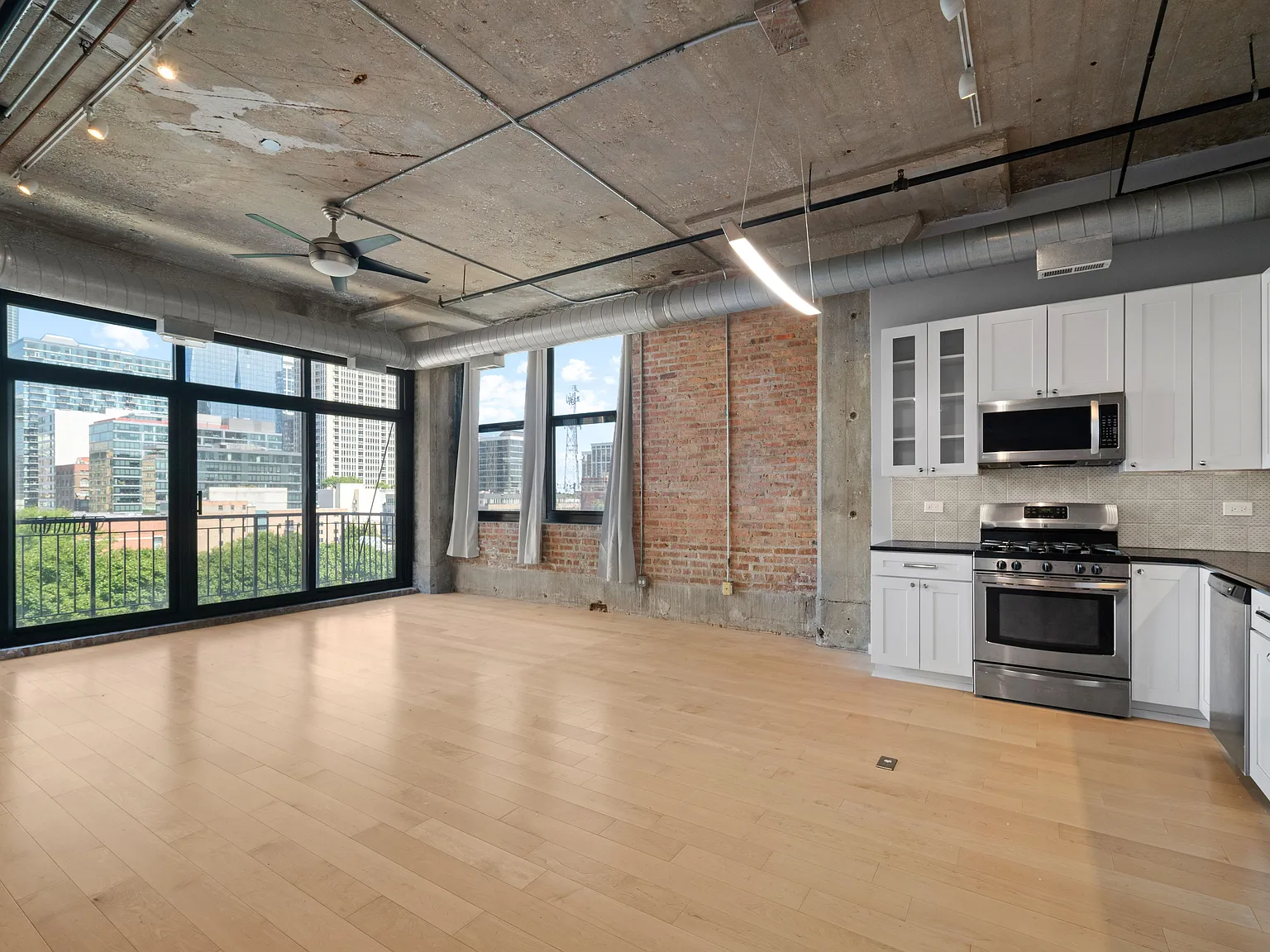2 bed, 1180 sqft, $3,100 — Photo 3