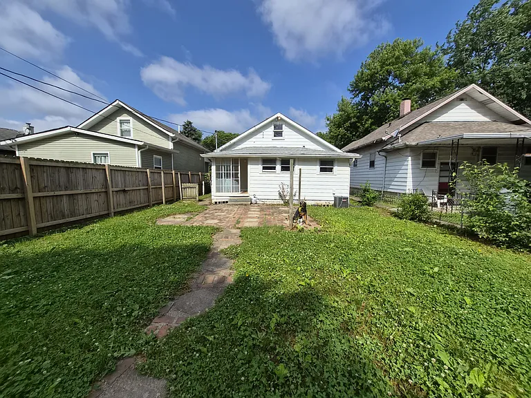 925 N Somerset Ave — Photo 4