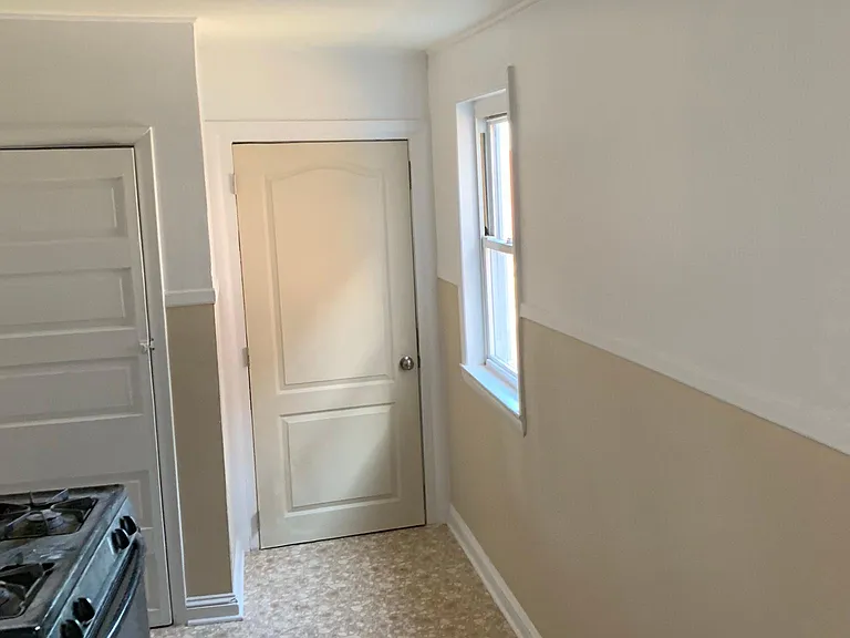 1043 Powell St — Photo 7
