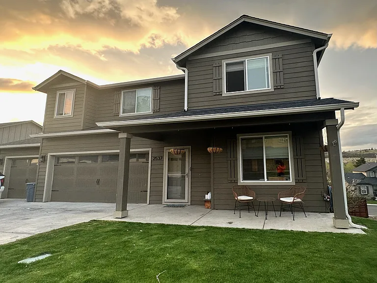 2537 Denton St — Photo 2