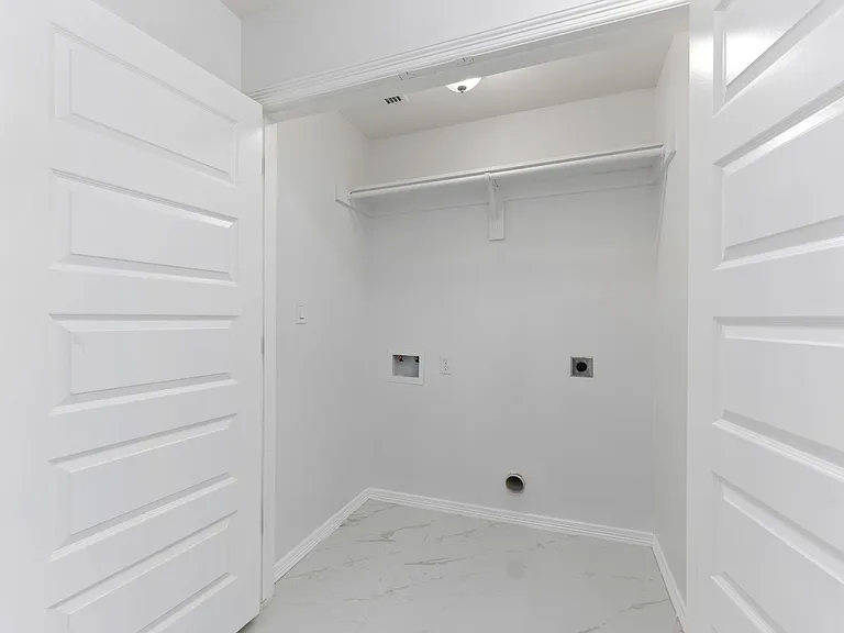 Downstairs no balcony, Laundry closet. Washer/dryer hookups.